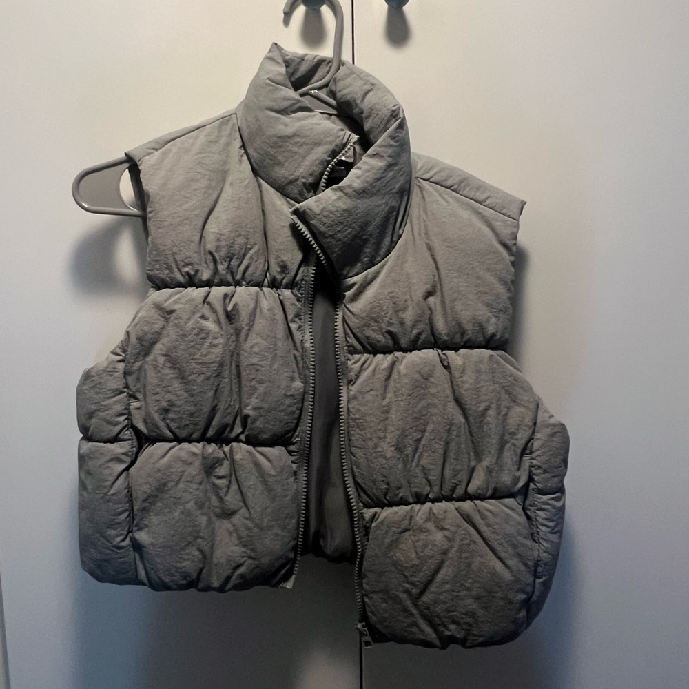 Cropped Gray Puffer Vest